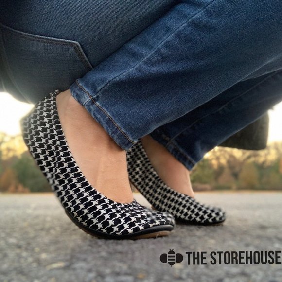 Storehouse Flats  Houndstooth - Picture 2 of 8